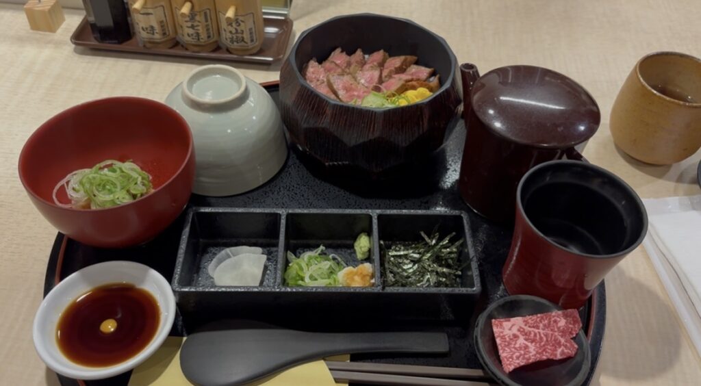 稀の黒毛和牛のひつまぶし