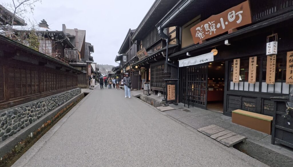 出格子の連なる町屋街