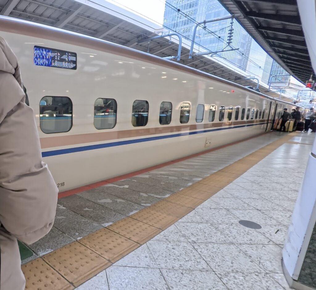 上越新幹線に乗り込むところ