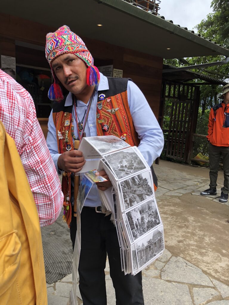 遺跡入り口の木村拓哉？