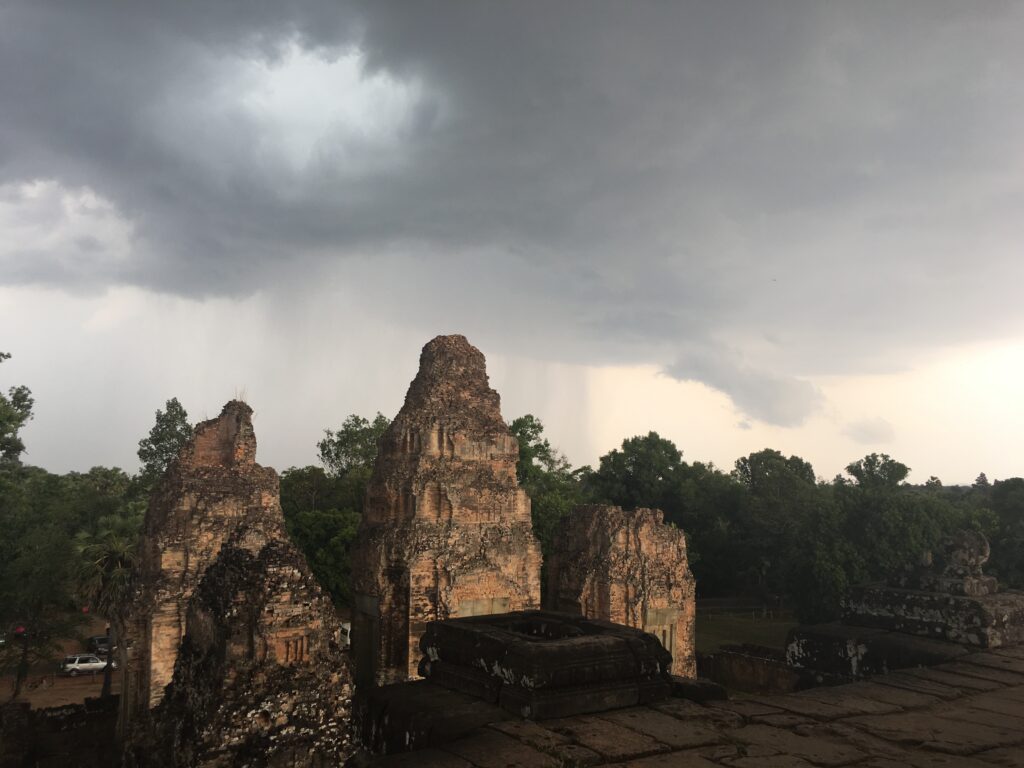 プレ・ループに迫る雨雲