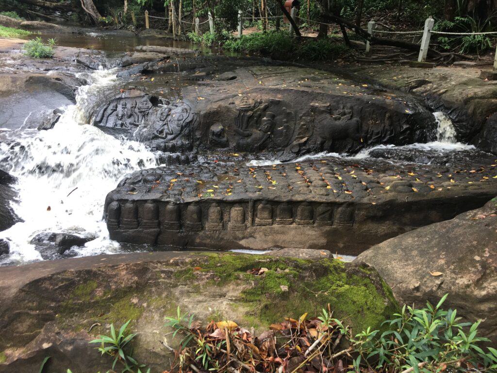 川の中の遺跡