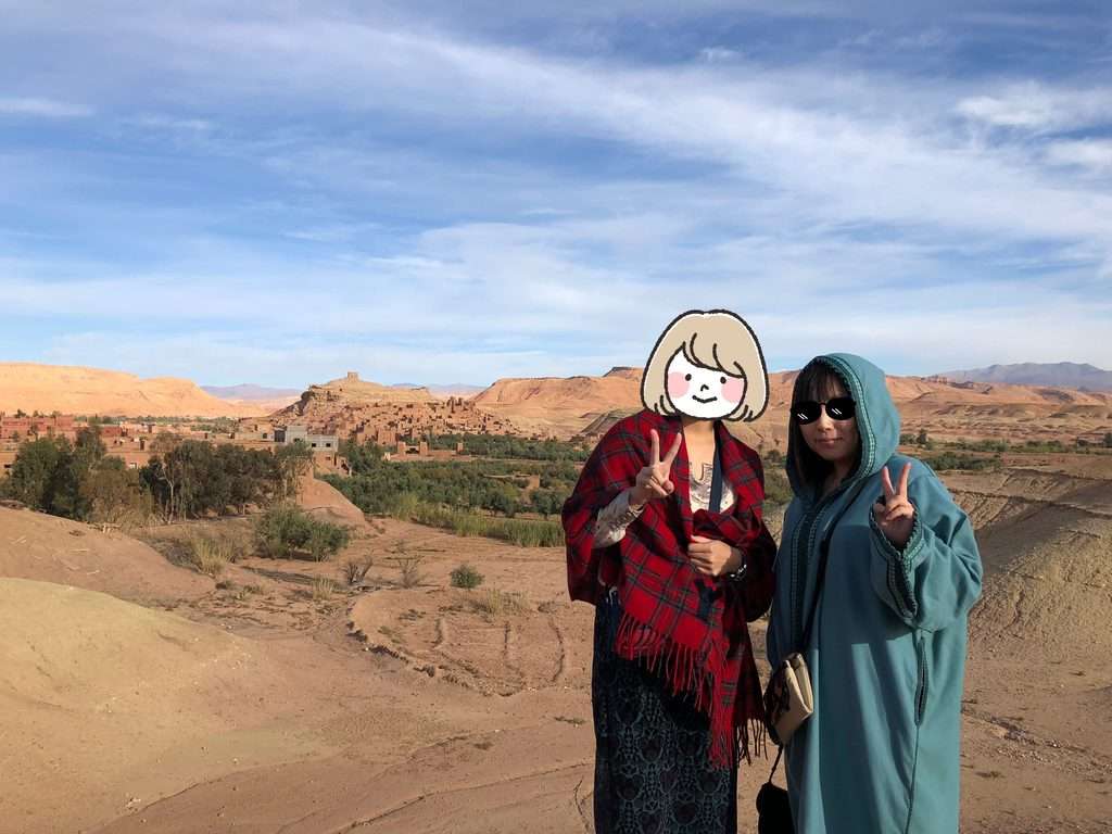モロッコ旅行の服装で役立った民族衣装のジェラバ