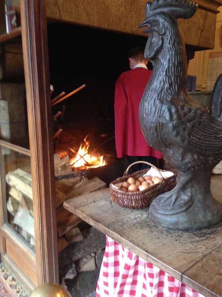 モンサンミッシェルの名物オムレツのお店の店先
